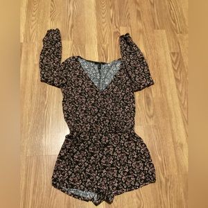 Casual long sleeve floral romper size small brand forever 21 multicolor